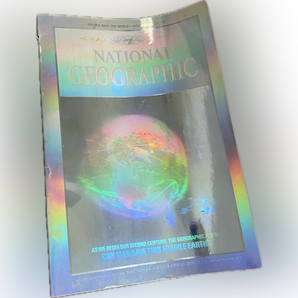🎈3/$20 - National Geographic December 1988. “Can Man Save This Fragile Earth?”